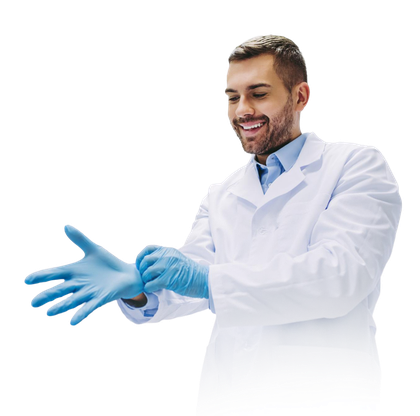 Dentista operador, atendendo na cadeira